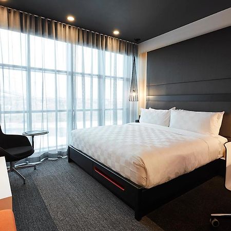 Alt Hotel Саскатун Экстерьер фото