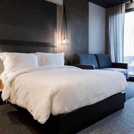 Alt Hotel Саскатун Экстерьер фото