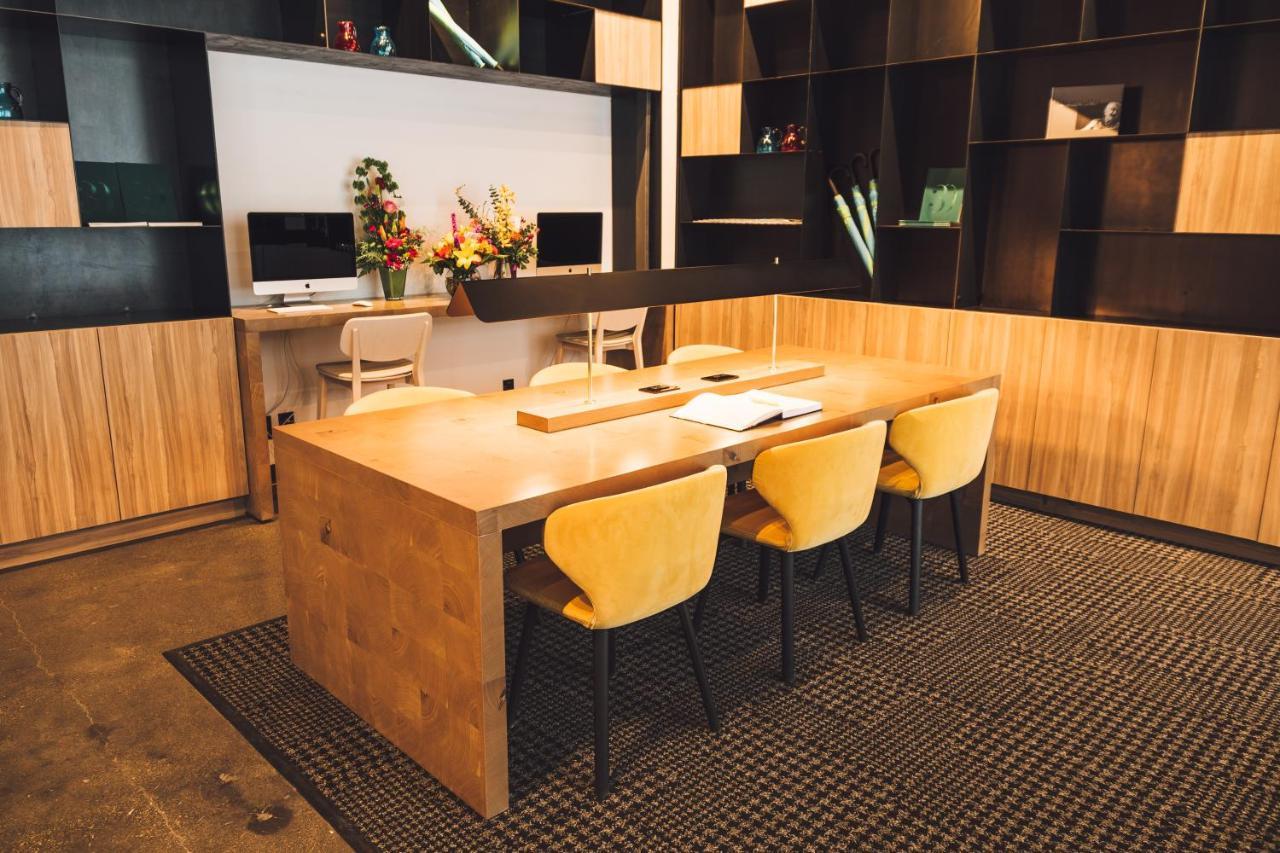 Alt Hotel Саскатун Экстерьер фото