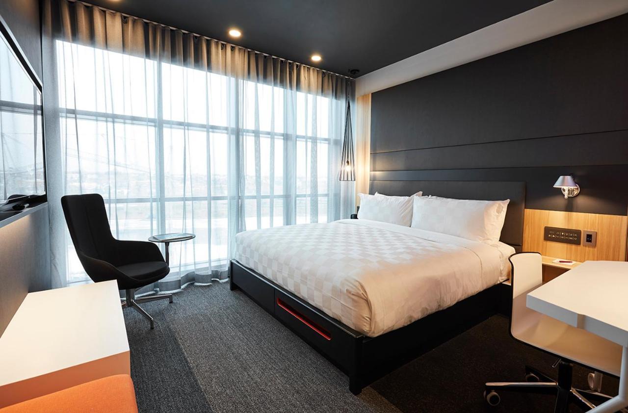 Alt Hotel Саскатун Экстерьер фото