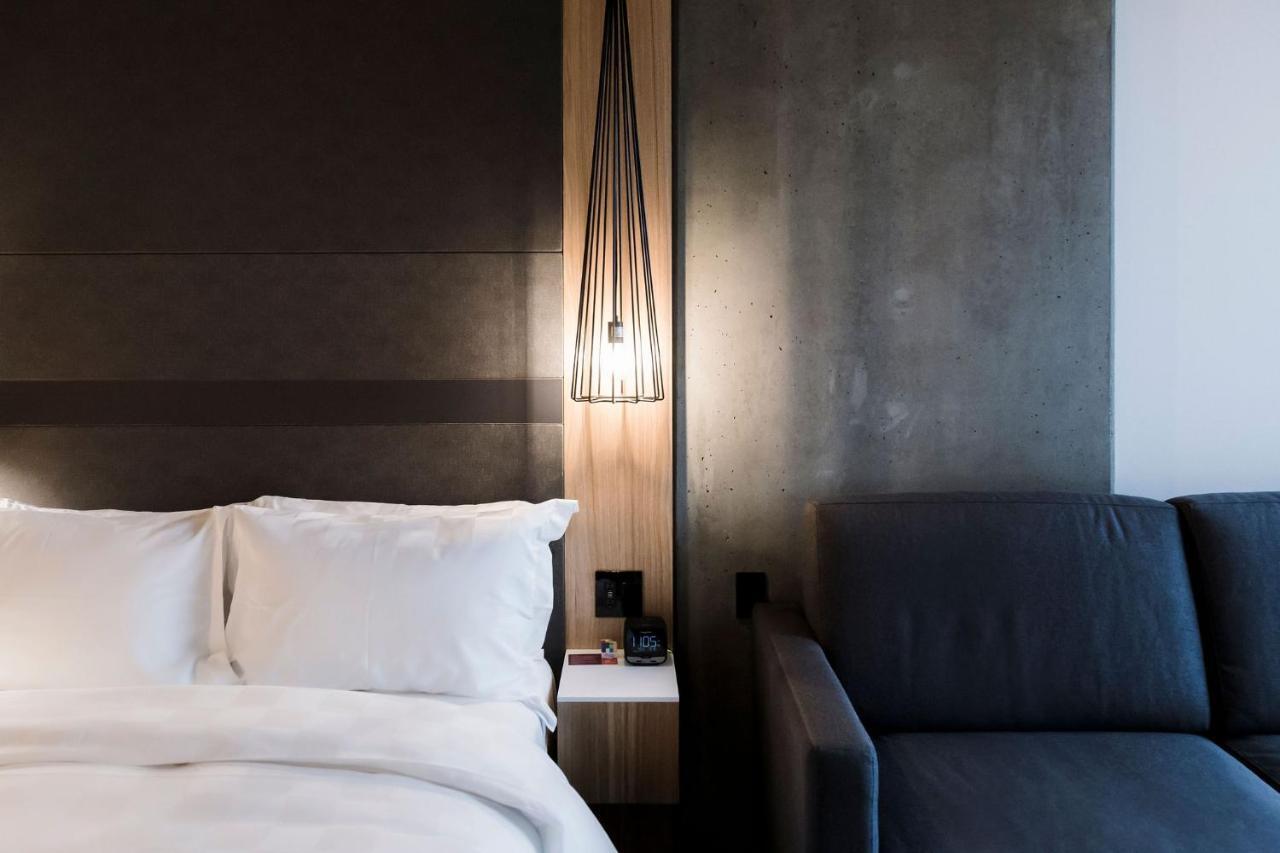 Alt Hotel Саскатун Экстерьер фото